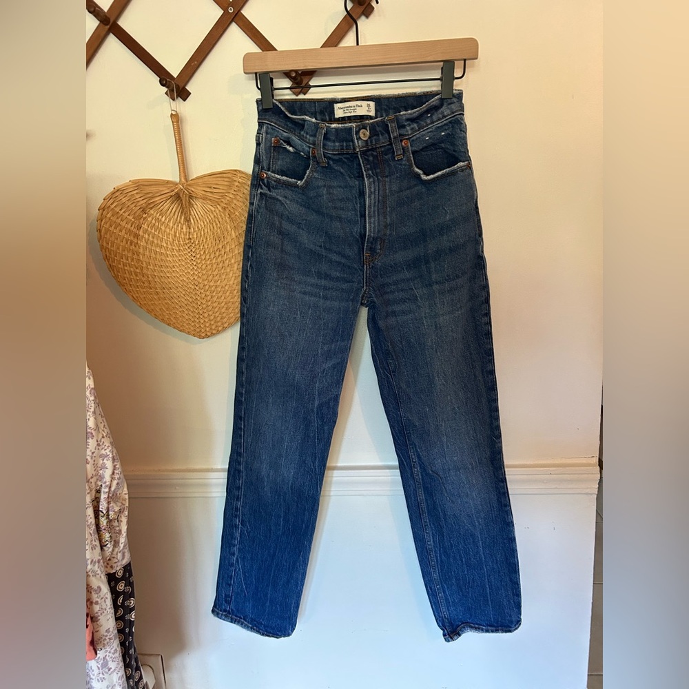 Abercrombie & Fitch 90’s straight Ultra High Rise Jeans Sz 26